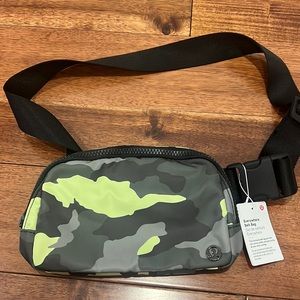 NWT Lululemon Everywhere Belt Bag Camo